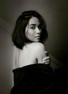 Samantha - Transsexual escort in Manila Photo 3 of 6