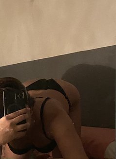 Samantha - Transsexual escort in Manila Photo 5 of 10