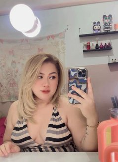 Samantha - escort in Bali Photo 9 of 13