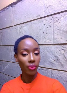 Samantha - Transsexual escort in Nairobi Photo 3 of 6