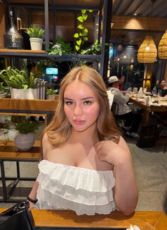 Samantha Lim (student walk and camshow) - escort in Manila Photo 7 of 13
