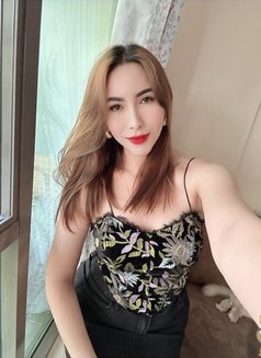 Samantha Smith - Transsexual escort in Dubai Photo 2 of 5