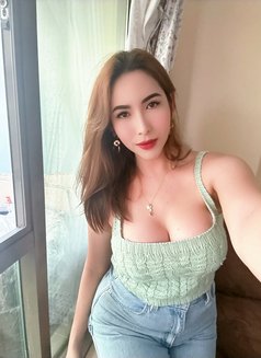 Samantha Smith - Acompañantes transexual in Dubai Photo 5 of 5