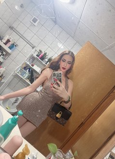 Samantha Smith - Acompañantes transexual in Dubai Photo 2 of 29
