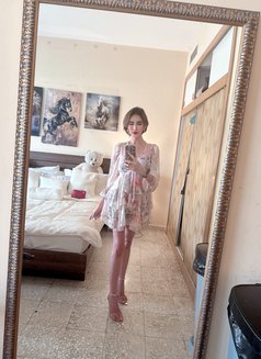 Samantha Smith - Transsexual escort in Dubai Photo 30 of 30