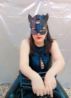 Samar - puta in Abu Dhabi Photo 1 of 4