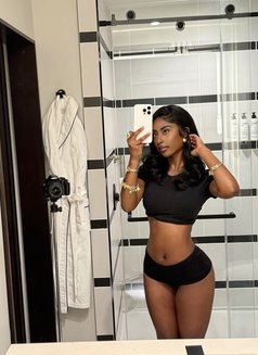 Samara - escort in Dakar Photo 1 of 3
