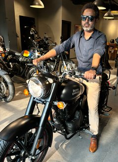 Sameer - Male companion in New Delhi Photo 3 of 5