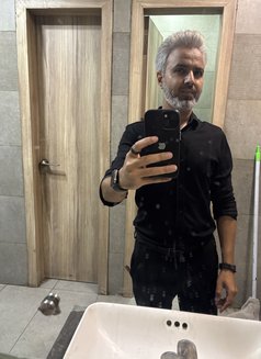 Sameer - Male companion in Noida Photo 1 of 2