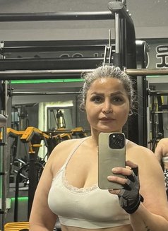 Sameera - escort in Muscat Photo 2 of 9