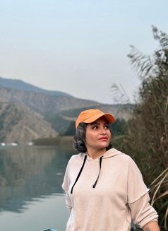 Sameera - escort in Muscat Photo 4 of 9