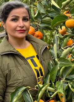 Sameera - escort in Muscat Photo 7 of 9