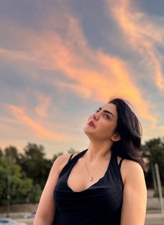 Sara - escort in Muscat Photo 7 of 12