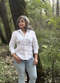 Sameera29 - escort in Muscat Photo 9 of 15