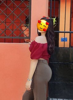 Sami Khadka - puta in Kathmandu Photo 2 of 2