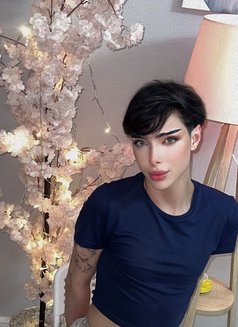 Sami arabe boy - Male escort in Riyadh Photo 1 of 8