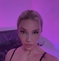 Samira Beltrán - Transsexual escort in Paris Photo 4 of 11