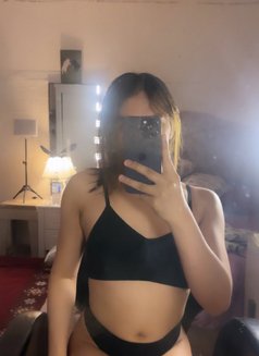 Samira - Transsexual escort in Riyadh Photo 2 of 7