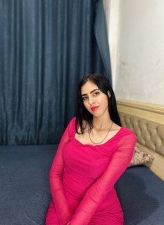 Samira - puta in İstanbul Photo 1 of 3