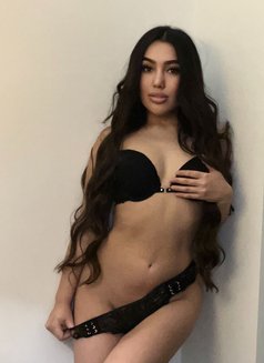 Samira - puta in Dubai Photo 2 of 8
