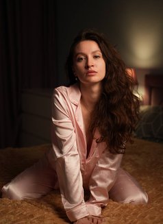 Samira - escort in Dubai Photo 5 of 10