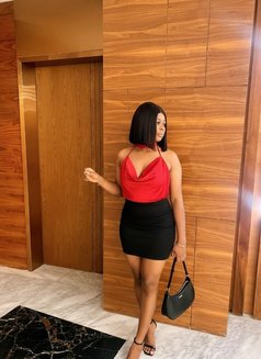 Samira - Masajista in Doha Photo 3 of 3