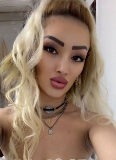 Samira - escort in Muscat Photo 10 of 13