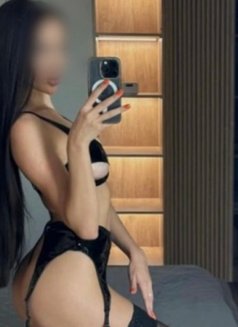 Sammy - Transsexual escort in Dubai Photo 2 of 4