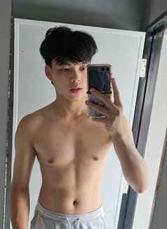 Sammy - Male escort in Doha Photo 4 of 4
