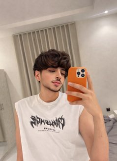 Samo - Male escort in Riyadh Photo 2 of 7