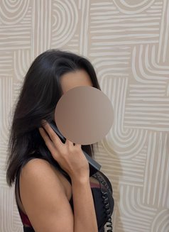 Samriddhi Indian Girl - puta in Dubai Photo 7 of 8