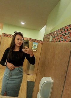 Samsam - puta in Dubai Photo 4 of 6