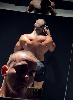 Samson - Male escort in Singapore Photo 13 of 17