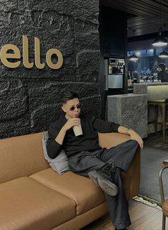 Samuel - Male escort in Manila Photo 2 of 6