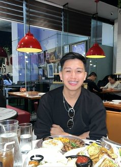 Samuel - Male escort in Manila Photo 1 of 6