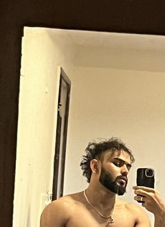 San15 - Acompañantes masculino in Bangalore Photo 2 of 2