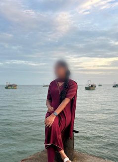 Sana - puta in Chennai Photo 2 of 6