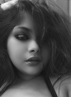 Sana - puta in Kolkata Photo 6 of 8