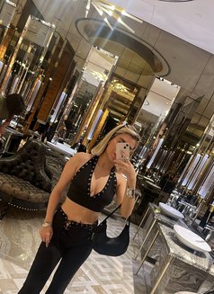 Sana - puta in Dubai Photo 1 of 4
