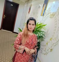 Sana Millak - puta in Bangkok