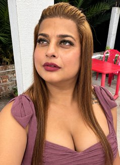 Sana Shemale Wid 8inch Active Dick - Acompañantes transexual in Mumbai Photo 8 of 12