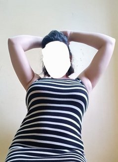 Sanaa - puta in Mumbai Photo 2 of 3