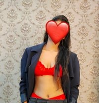 Sonal Cam and real meet - escort in Noida