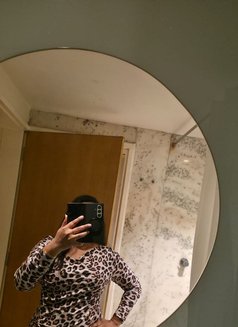 Sandhiya - escort in Bangalore Photo 1 of 4