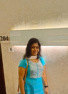 Sandhiya - escort in Chennai Photo 1 of 6