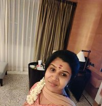 Sandhiya - escort in Chennai