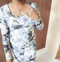 Sandhya Chennai Tamil marriagd girl cam - Intérprete de adultos in Chennai Photo 1 of 3