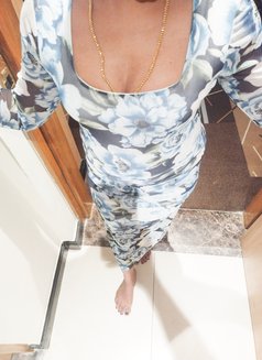 Sandhya Chennai Tamil marriagd girl cam - Intérprete de adultos in Chennai Photo 1 of 5