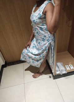 Sandhya Chennai Tamil marriagd girl cam - Intérprete de adultos in Chennai Photo 4 of 5