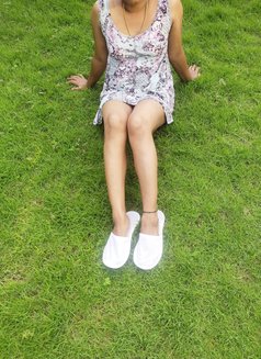Sandhya Chennai Tamil marriagd girl cam - Intérprete de adultos in Chennai Photo 4 of 5